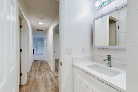 Купить виллу или дом в Эджуотер, Флорида 5 комнат, 96.62м2, № 2349802 - фото 28