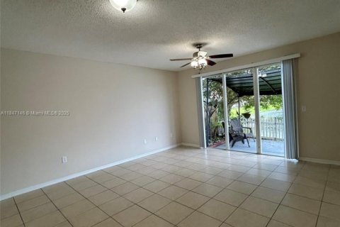 Townhouse in Homestead, Florida 3 bedrooms, 132.66 sq.m. № 1845548 - photo 21