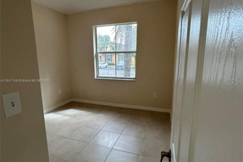 Townhouse in Homestead, Florida 3 bedrooms, 132.66 sq.m. № 1845548 - photo 10