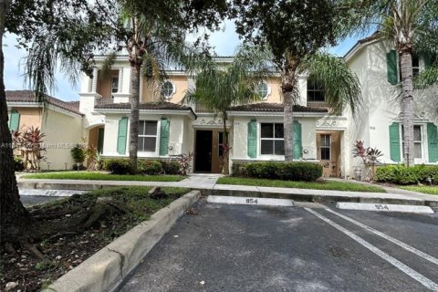 Townhouse in Homestead, Florida 3 bedrooms, 132.66 sq.m. № 1845548 - photo 1