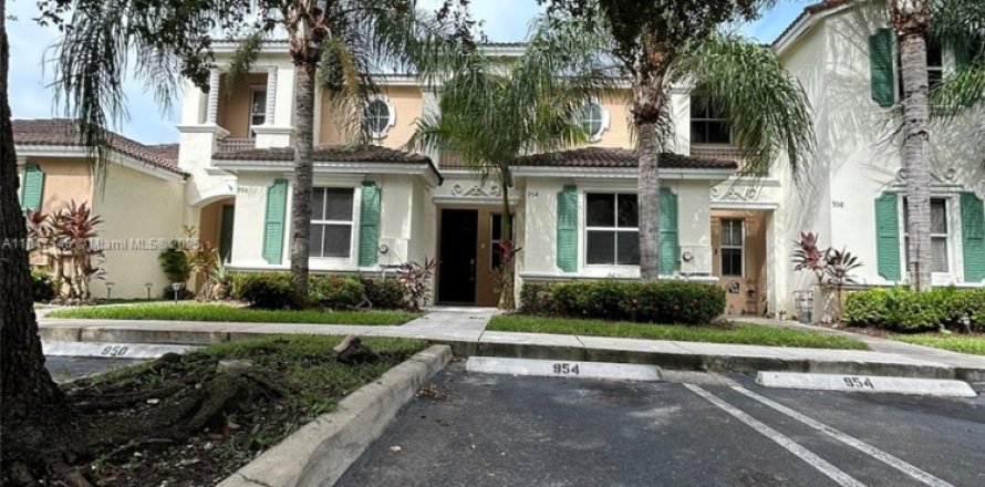Townhouse in Homestead, Florida 3 bedrooms, 132.66 sq.m. № 1845548