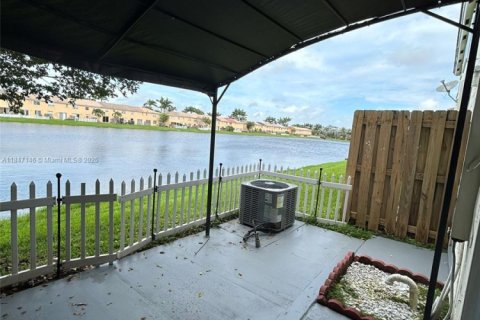 Townhouse in Homestead, Florida 3 bedrooms, 132.66 sq.m. № 1845548 - photo 23