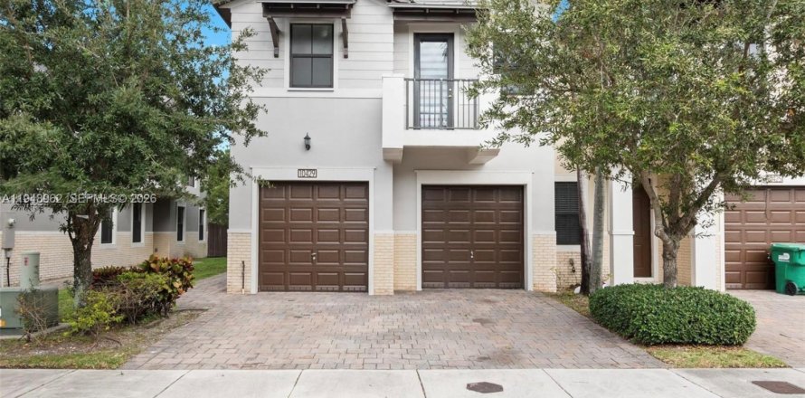 Таунхаус в Дорал, Флорида 4 спальни, 200.3м2 № 2006723