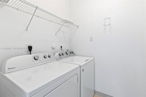 Купить таунхаус в Дорал, Флорида 4 спальни, 200.3м2, № 2006723 - фото 21