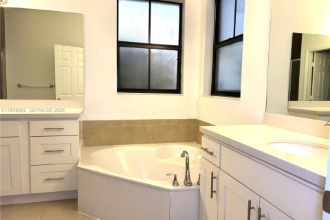 Купить таунхаус в Дорал, Флорида 4 спальни, 200.3м2, № 2006723 - фото 11