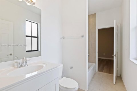 Купить таунхаус в Дорал, Флорида 4 спальни, 200.3м2, № 2006723 - фото 14