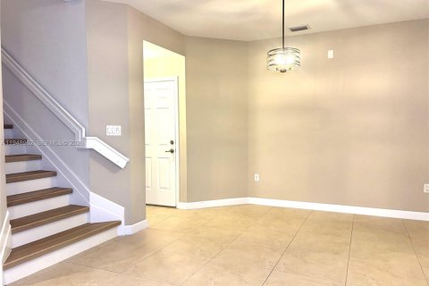 Купить таунхаус в Дорал, Флорида 4 спальни, 200.3м2, № 2006723 - фото 7