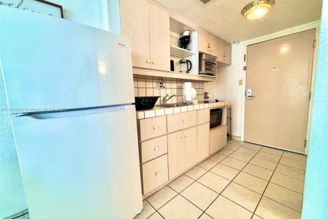 Condo in Sunny Isles Beach, Florida  № 1686056 - photo 16