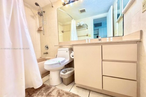 Condo in Sunny Isles Beach, Florida  № 1686056 - photo 17