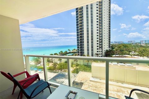 Condo in Sunny Isles Beach, Florida  № 1686056 - photo 2
