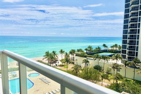 Condo in Sunny Isles Beach, Florida  № 1686056 - photo 3
