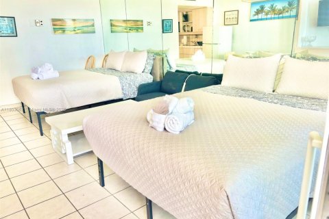 Condo in Sunny Isles Beach, Florida  № 1686056 - photo 25