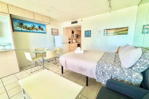 Condo in Sunny Isles Beach, Florida  № 1686056 - photo 11