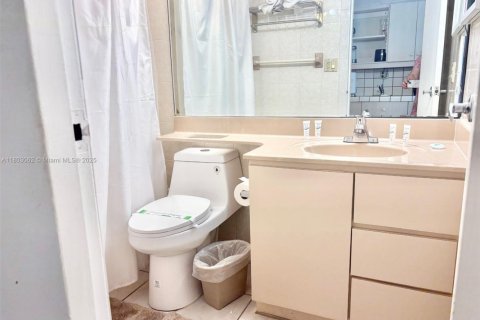 Condo in Sunny Isles Beach, Florida  № 1686056 - photo 18