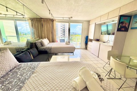 Condo in Sunny Isles Beach, Florida  № 1686056 - photo 6