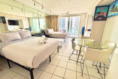 Condo in Sunny Isles Beach, Florida  № 1686056 - photo 7