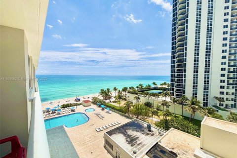 Condo in Sunny Isles Beach, Florida  № 1686056 - photo 20