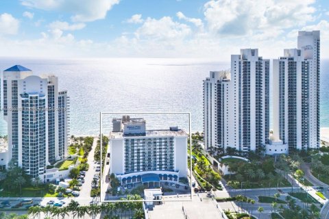 Condo in Sunny Isles Beach, Florida  № 1686056 - photo 27