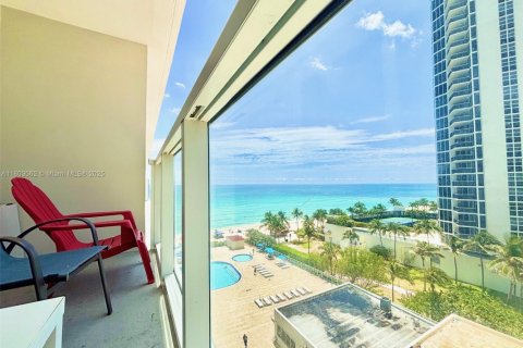 Condo in Sunny Isles Beach, Florida  № 1686056 - photo 5