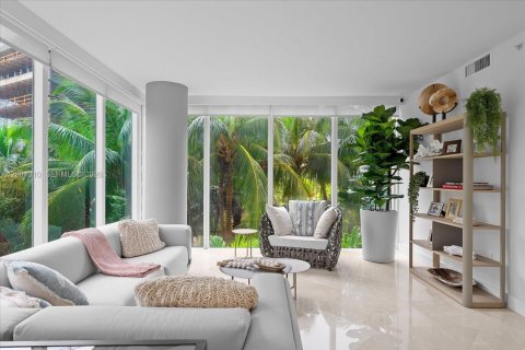 Condo in Miami, Florida, 2 bedrooms  № 2069598 - photo 5
