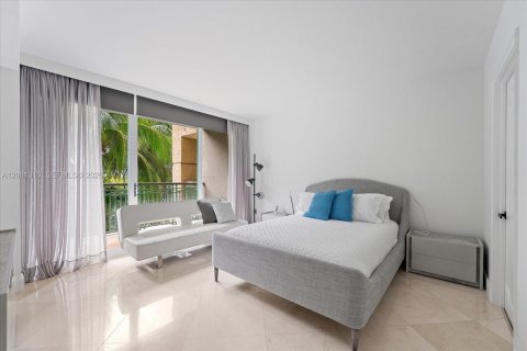 Condo in Miami, Florida, 2 bedrooms  № 2069598 - photo 9