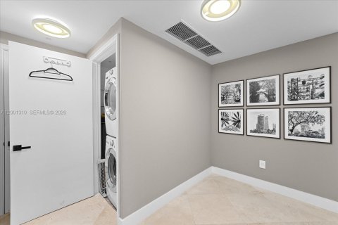 Condo in Miami, Florida, 2 bedrooms  № 2069598 - photo 3