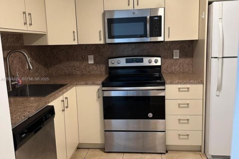 Copropriété à vendre à Hollywood, Floride: 2 chambres, 108.51 m2 № 2035689 - photo 1