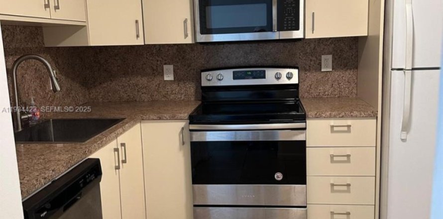 Condo à Hollywood, Floride, 2 chambres № 2035689