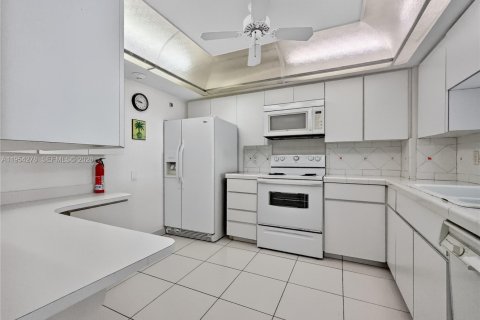 Купить кондоминиум в Лодердейл-бай-те-Си, Флорида 1 спальня, 100.33м2, № 2009568 - фото 10