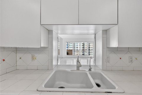 Купить кондоминиум в Лодердейл-бай-те-Си, Флорида 1 спальня, 100.33м2, № 2009568 - фото 11