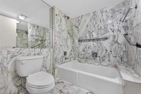 Купить кондоминиум в Лодердейл-бай-те-Си, Флорида 1 спальня, 100.33м2, № 2009568 - фото 22