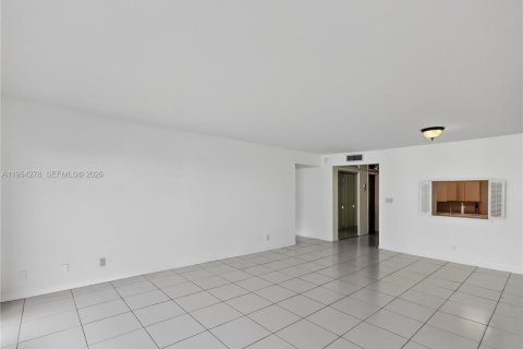 Купить кондоминиум в Лодердейл-бай-те-Си, Флорида 1 спальня, 100.33м2, № 2009568 - фото 15