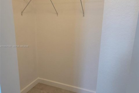 Touwnhouse à louer à Homestead, Floride: 3 chambres, 123.65 m2 № 1995358 - photo 11