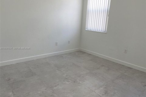Touwnhouse à louer à Homestead, Floride: 3 chambres, 123.65 m2 № 1995358 - photo 15