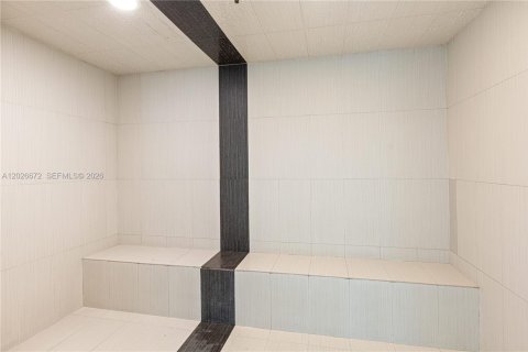 Снять в аренду кондоминиум в Майами, Флорида 1 спальня, 71.91м2, № 2145739 - фото 4