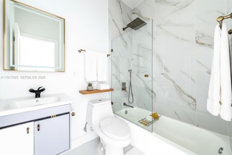 Villa ou maison à vendre à Miami-Dade, Floride: 4 chambres № 2019029 - photo 12