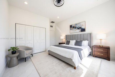 Villa ou maison à vendre à Miami-Dade, Floride: 4 chambres № 2019029 - photo 13