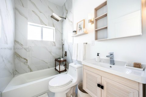 Villa ou maison à vendre à Miami-Dade, Floride: 4 chambres № 2019029 - photo 19