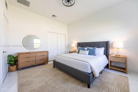 Villa ou maison à vendre à Miami-Dade, Floride: 4 chambres № 2019029 - photo 15