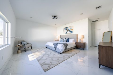 Villa ou maison à vendre à Miami-Dade, Floride: 4 chambres № 2019029 - photo 10