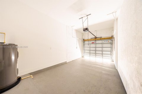 Villa ou maison à vendre à Miami-Dade, Floride: 4 chambres № 2019029 - photo 20