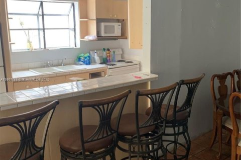 Casa en venta en Miami, Florida, 3 dormitorios, 194.54 m2 № 1967092 - foto 3