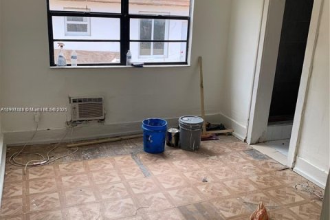 Casa en venta en Miami, Florida, 3 dormitorios, 194.54 m2 № 1967092 - foto 6
