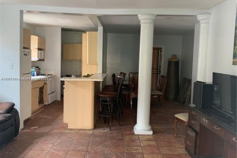 Casa en venta en Miami, Florida, 3 dormitorios, 194.54 m2 № 1967092 - foto 1