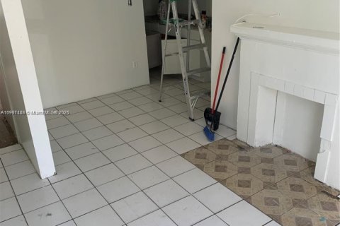 Casa en venta en Miami, Florida, 3 dormitorios, 194.54 m2 № 1967092 - foto 5