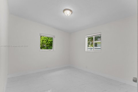 House in Miami, Florida 3 bedrooms, 112.23 sq.m. № 1948859 - photo 21