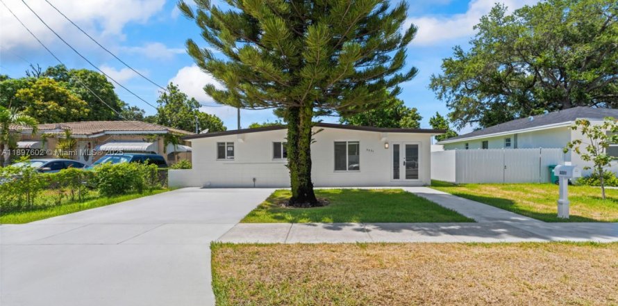 House in Miami, Florida 3 bedrooms, 112.23 sq.m. № 1948859