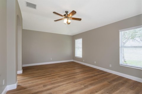 House in Leesburg, Florida 3 bedrooms, 137.22 sq.m. № 1875846 - photo 12