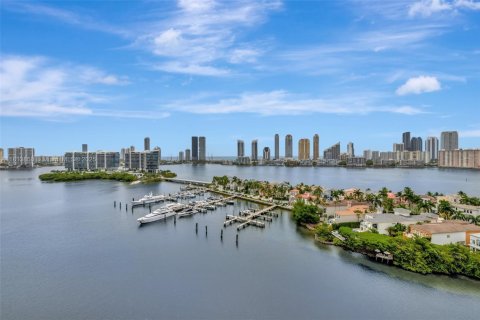 Copropriété à vendre à Aventura, Floride: 2 chambres, 192.31 m2 № 1772518 - photo 16