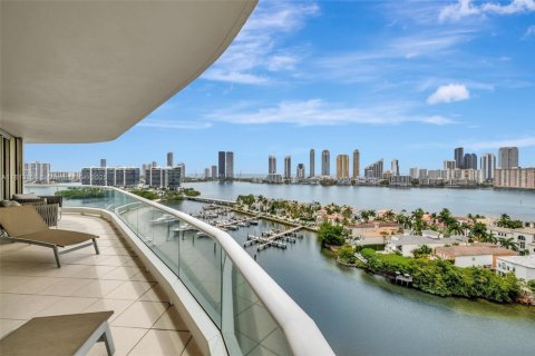 Copropriété à vendre à Aventura, Floride: 2 chambres, 192.31 m2 № 1772518 - photo 17